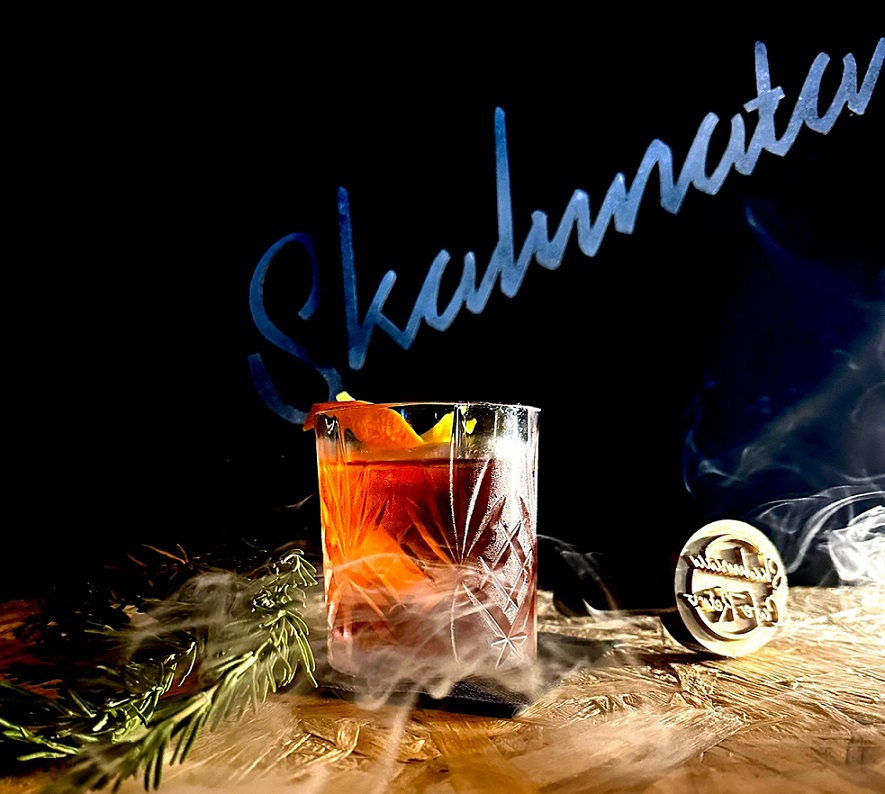 La Skalunata Arte del Recupero - Laphraig 10 anni, Sherry, Martini Bitter Reserva, Bitter Peychaud's