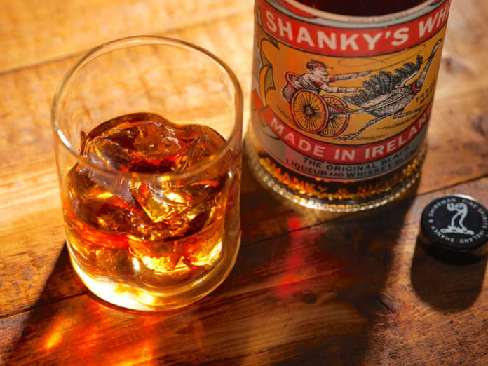 Shankys Whip Cocktail Lifestyle - On the Rocks - Birds Eye