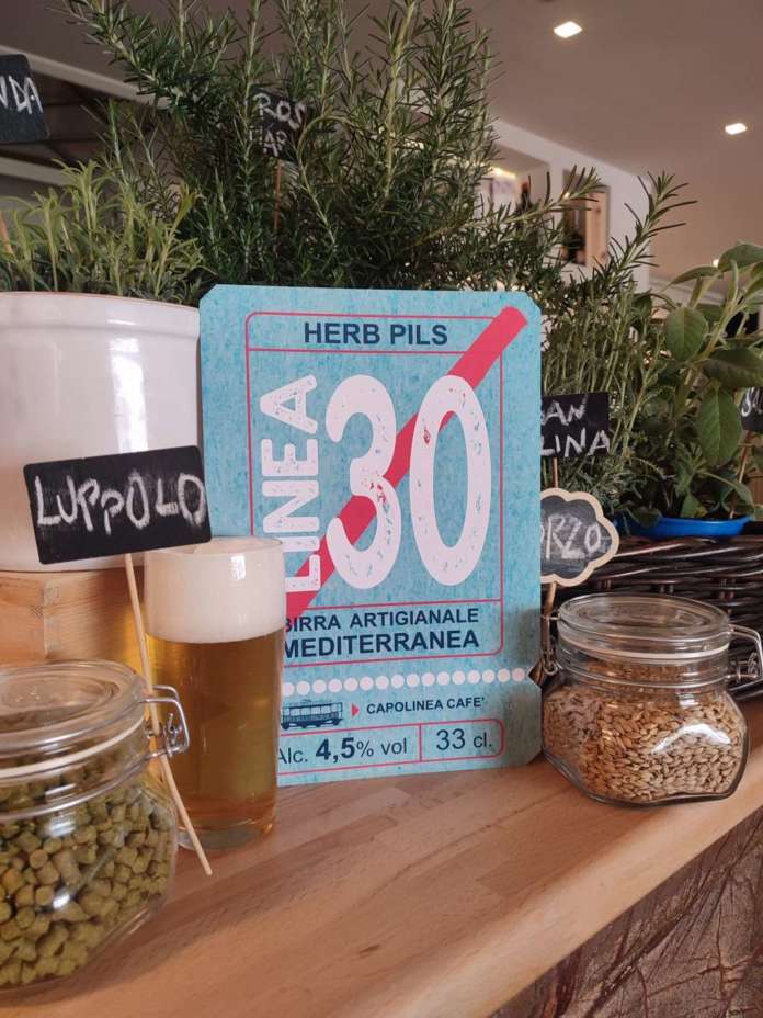 Presentazione sul bancone di Capolinea Café di Linea 30 Herb Pils