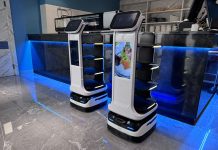 Con la partnership tra Roboost e Qodeup ora il conto si può pagare al robot robot camerieri Mars Roboost 1