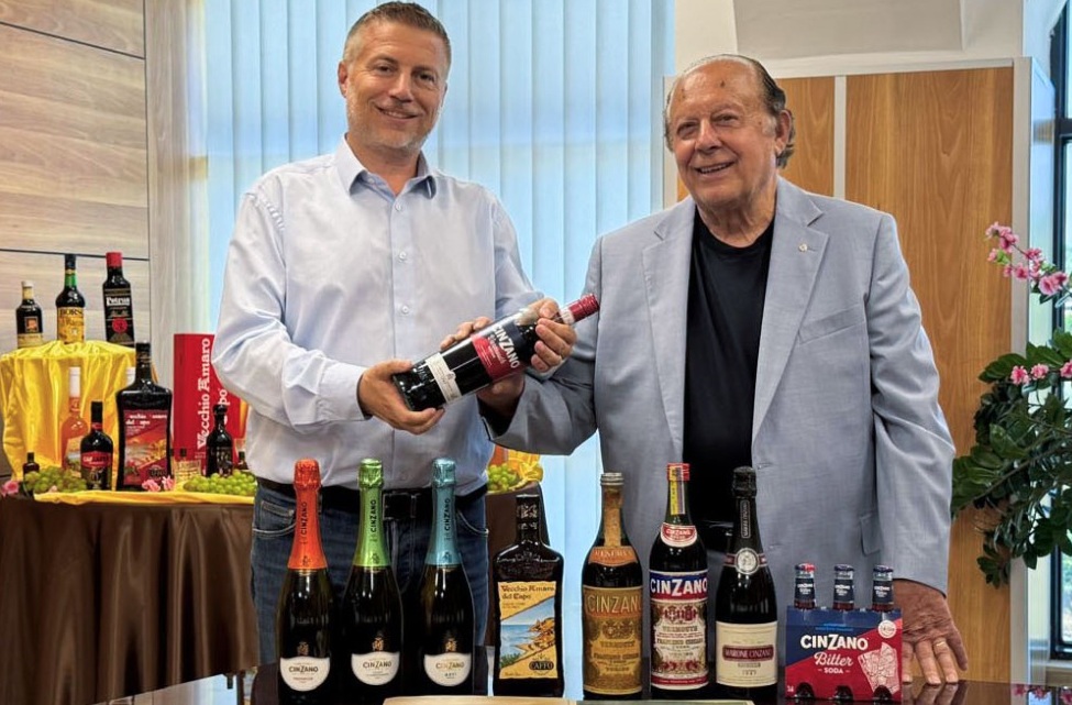 Cinzano GRUPPO CAFFO 1915 ACQUISISCE CINZANO