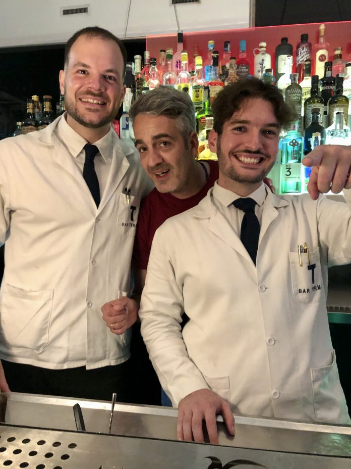 Cristian Lodi tra Alessandro Belometti e Mario Santilli del Bar Termini di Soho-:Londra