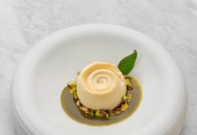 Carte D’Or Professional amplia la gamma Topping con la Crema di Pistacchio Crema di Pistacchio Mousse di Cioccolato Bianco con Topping al Pistacchio