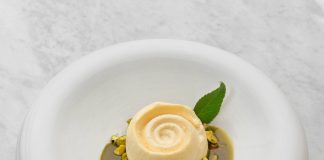 Crema di Pistacchio Mousse di Cioccolato Bianco con Topping al Pistacchio