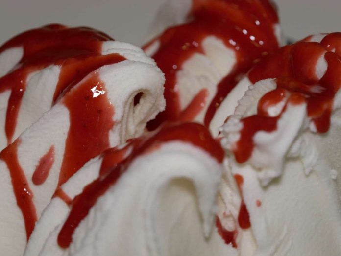 Gelato Yogurt variegato alle fragole Gelato Yogurt variegato alle fragole