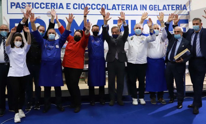 20211130-concorso-una-pralina-in-gelateria-foto-con-tutti MIg 2022