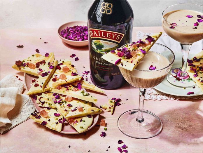 A ROSY GLOW BOTTLE - BAILEYS TREAT REPORT 2023 copia