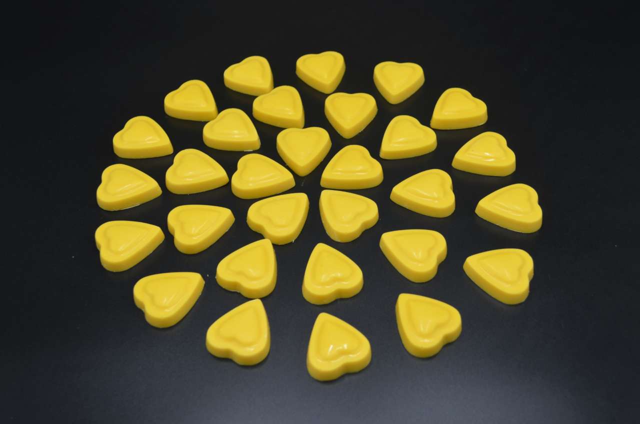CUORI DI CIOCCOLATO GIALLO AL PROFUMO DI LIMONE