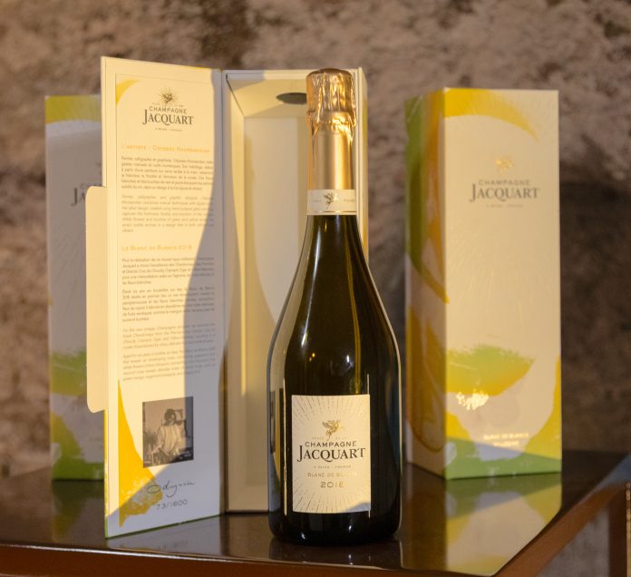 Champagne Jacquart Blanc de Blancs 2018 con il suo artistico astuccio.jpg