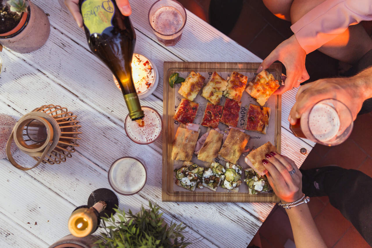 Aperitivo ad una festa tra amici