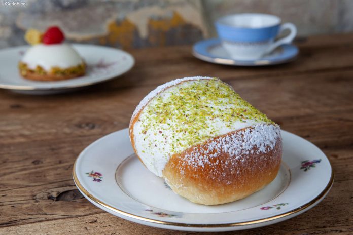 Maritozzo al Pistacchio Maritozzo al Pistacchio