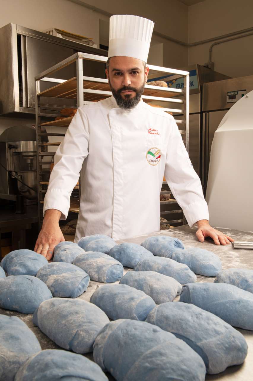 Matteo Cunsolo Pane Blu Pantone.5.4