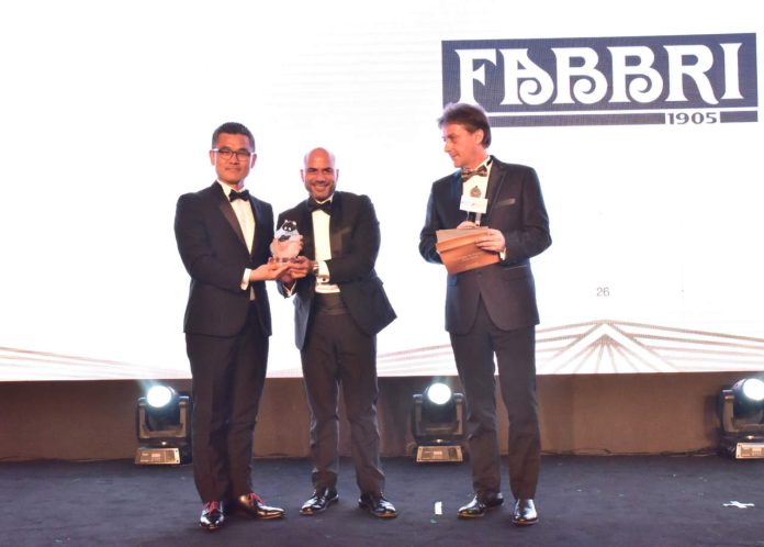 Panda d'oro _ Fabbri 1905 - Kevin Lu ritira il premio Panda d'oro _ Fabbri 1905 - Kevin Lu ritira il premio