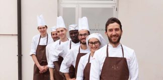 Lo staff del laboratorio di Cannavacciuolo