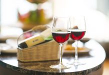 I vini perfetti per brindare alle feste del 2025 secondo Velier Velier vini wine-1838132_1280