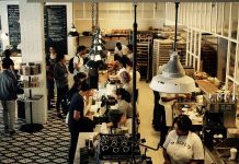 Fuori casa, promo e marketing per tentare il rimbalzo nel 2026