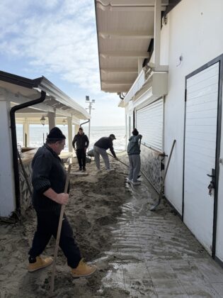 ciclone Harry faro Blu 1