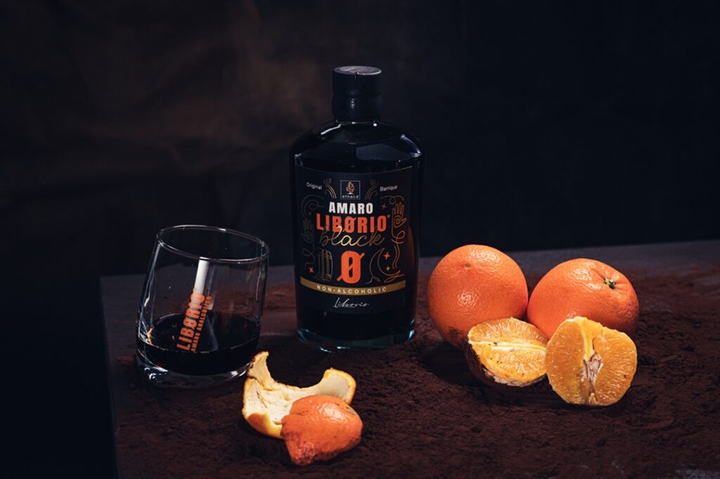 Liborio Black, l’amaro analcolico dal carattere profondo come un distillato