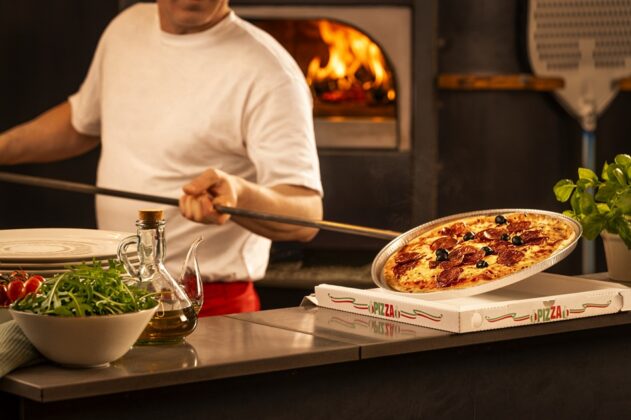 Pizza Base XL Sch&auml;r Foodservice sfornata_su_pala
