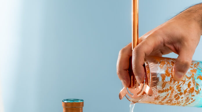 Il gin Silent Pool celebra la Giornata mondiale delle api sostenendo pratiche bee-friendly