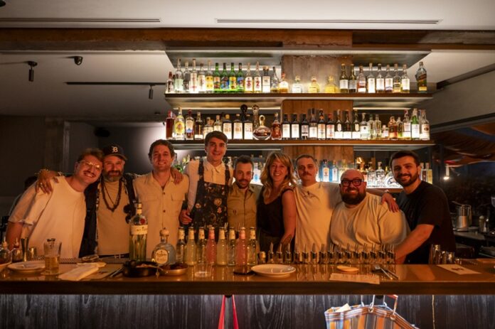 bar di provincia Social table Guest