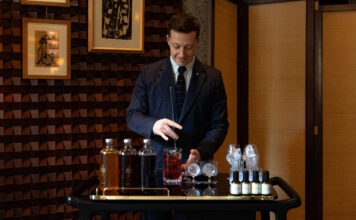 Aperitivo milanese al carrello_ 10_11_ Portrait Milano