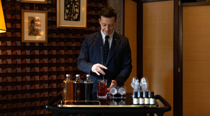 Aperitivo milanese al carrello_ 10_11_ Portrait Milano