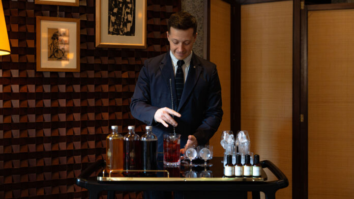 Aperitivo milanese al carrello_ 10_11_ Portrait Milano Aperitivo milanese al carrello_ 10_11_ Portrait Milano