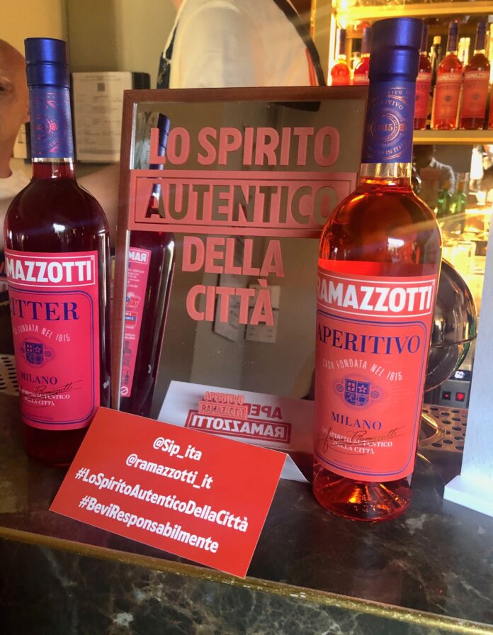 Bitter e Apertivo Ramazzotti sul banco bar di Terrazza Duomo 21 di Milano