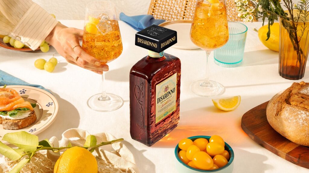 DISARONNO _Nuova Bottiglia ambietata 2_rid