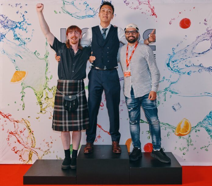 Sul Podio Fraser Haig (Best Performer), Edison Wang (Global Winner),e Domenico Sorrentino (Secondo Classificato)