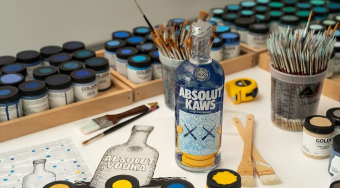 È firmata Kaws la nuova Artist Edition di Absolut Vodka Absolut Vodka KAWS