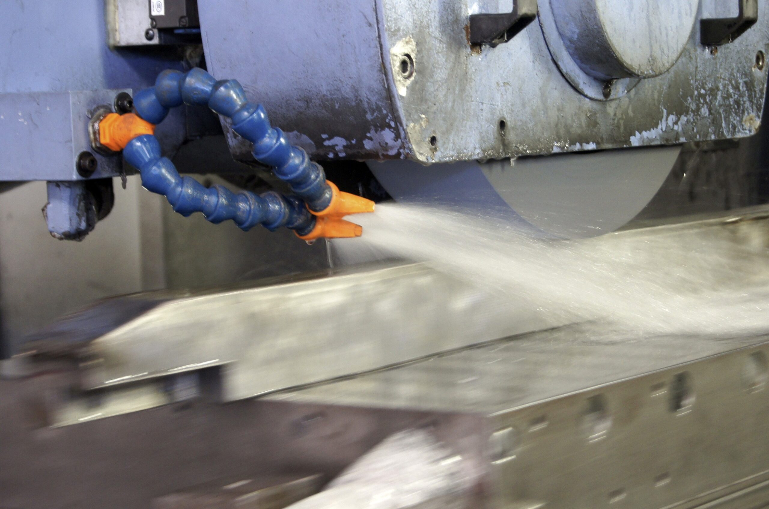  Rettifica meccanica e tecniche di finitura per lavorazioni ad alta precisione 