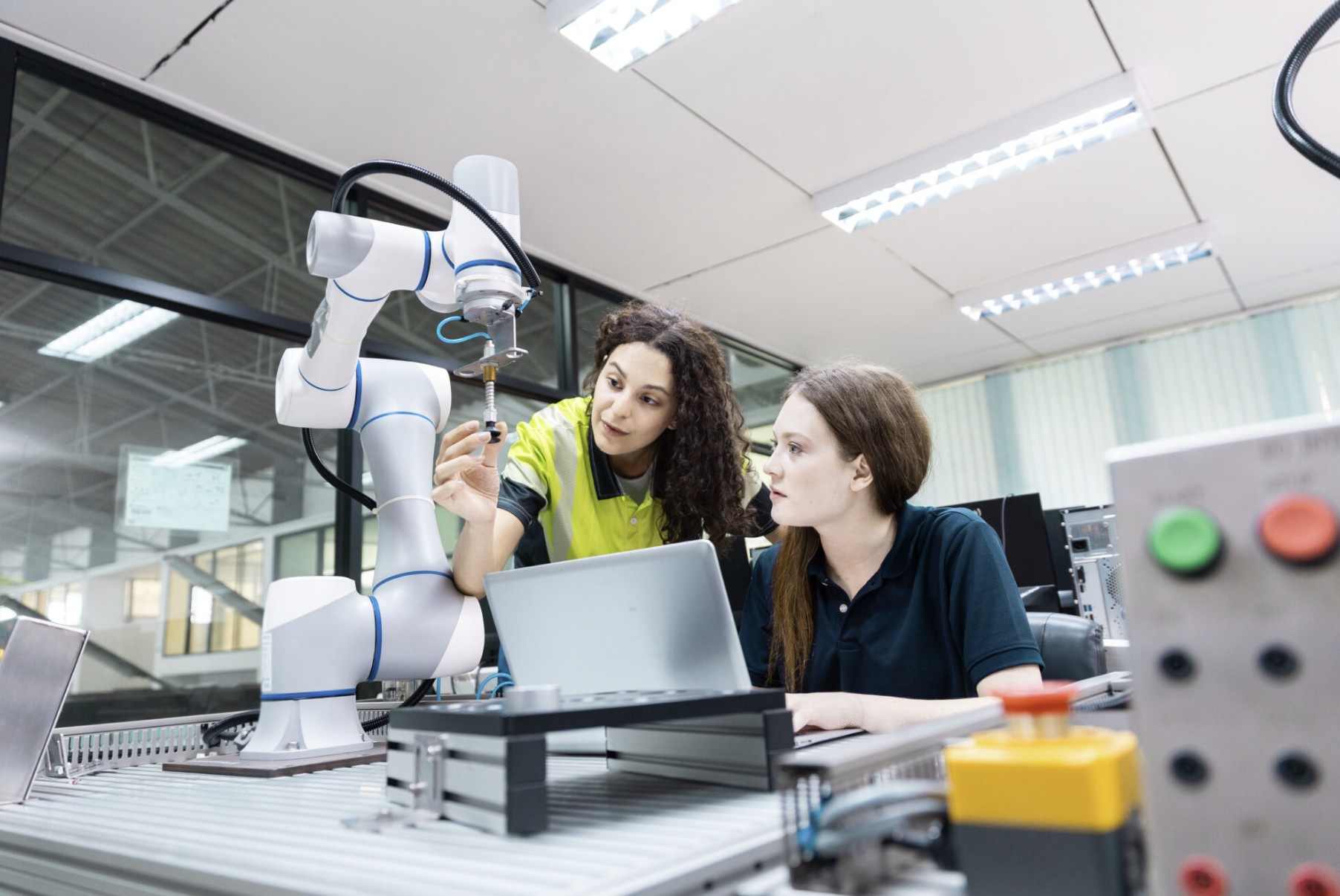  L’IA aumenta la domanda di competenze tecniche 