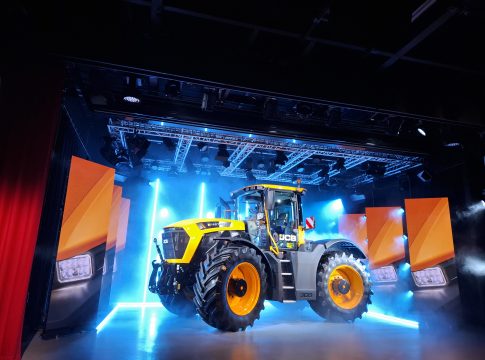 Jcb, arrivano i nuovi Fastrac Serie 6000