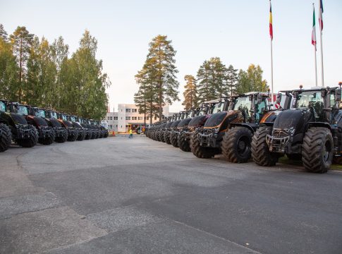 Doppio anniversario per Valtra