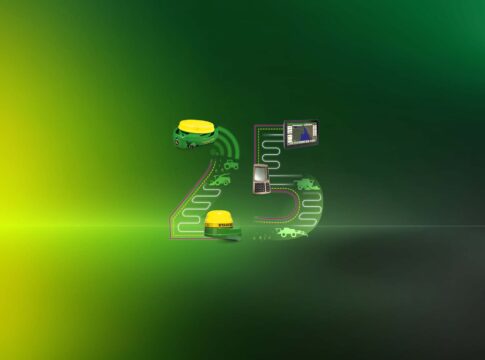 John Deere, la guida automatica compie 25 anni
