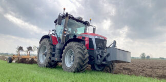 MF 8S Xtra in aratura