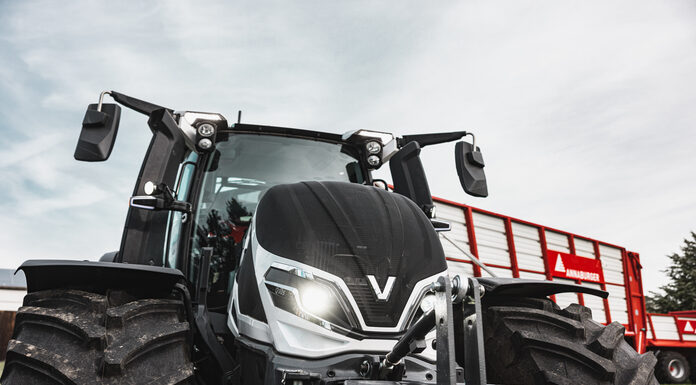 Valtra Q285 si distingue tra i giganti da 300 CV Valtra
