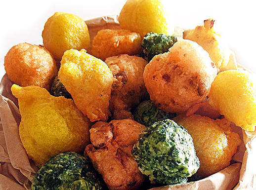 Ricette delle feste, a carnevale ogni (buon) fritto vale Coriandoli carnevaleschi di zeppole salate