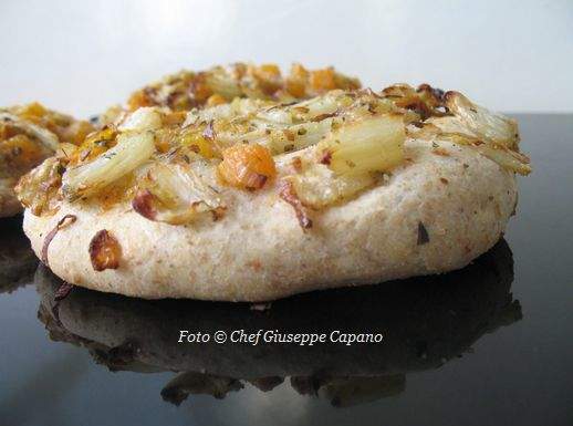Focaccine morbide con zucca, finocchi e porri