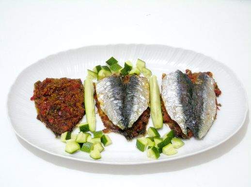 Infornata di sarde con farcia di pane e peperone