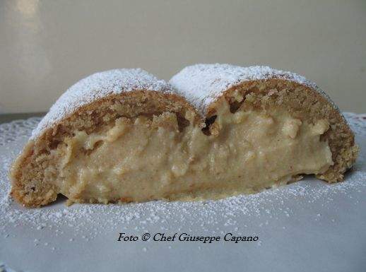 Torta scannellata di frolla all'arancia e mandorle con crema di mais all'amaretto