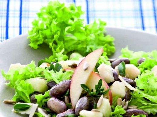 Insalata ricca con borlotti freschi, pecorino e pesca bianca alla maggiorana 518