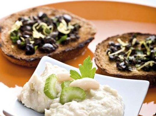 Mousse di sedano e cannellini con bruschette 518