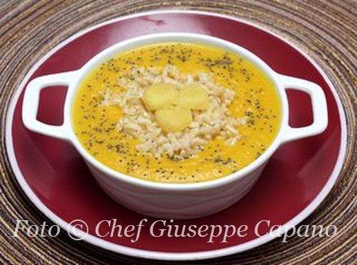 Crema autunnale di verdure con zenzero e riso integrale per corriere 518