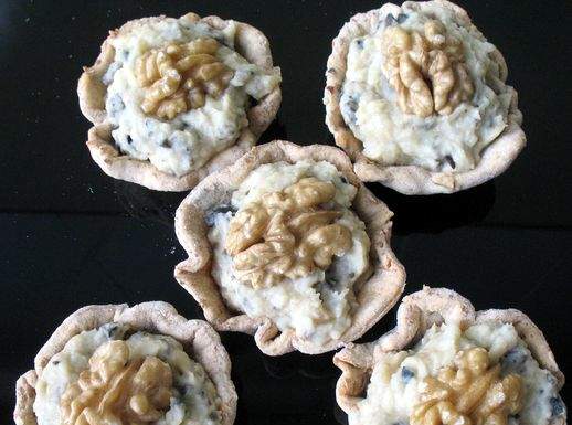 Crostatine di noci con farcia di ceci e cavolfiore 518