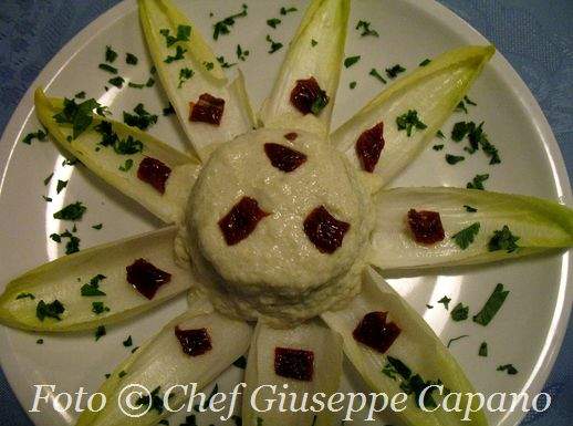 Tortini di romanesco, patate e olive con salsa di indivia belga 518Tortini di romanesco, patate e olive con salsa di indivia belga 518