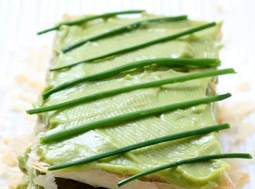 Millefoglie con mousse di avocado all'erba cipollina 518