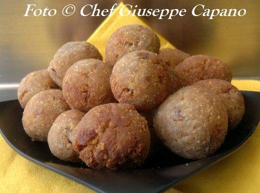 Polpettine aperitivo con ceci e pinoli
